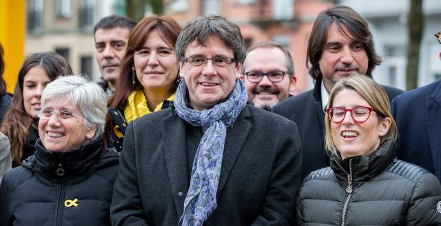 Puigdemont dice que puede gobernar desde Bruselas, pero no desde prisión