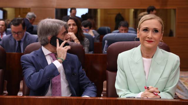 La Rey Juan Carlos abre una investigación sobre las notas de Cifuentes