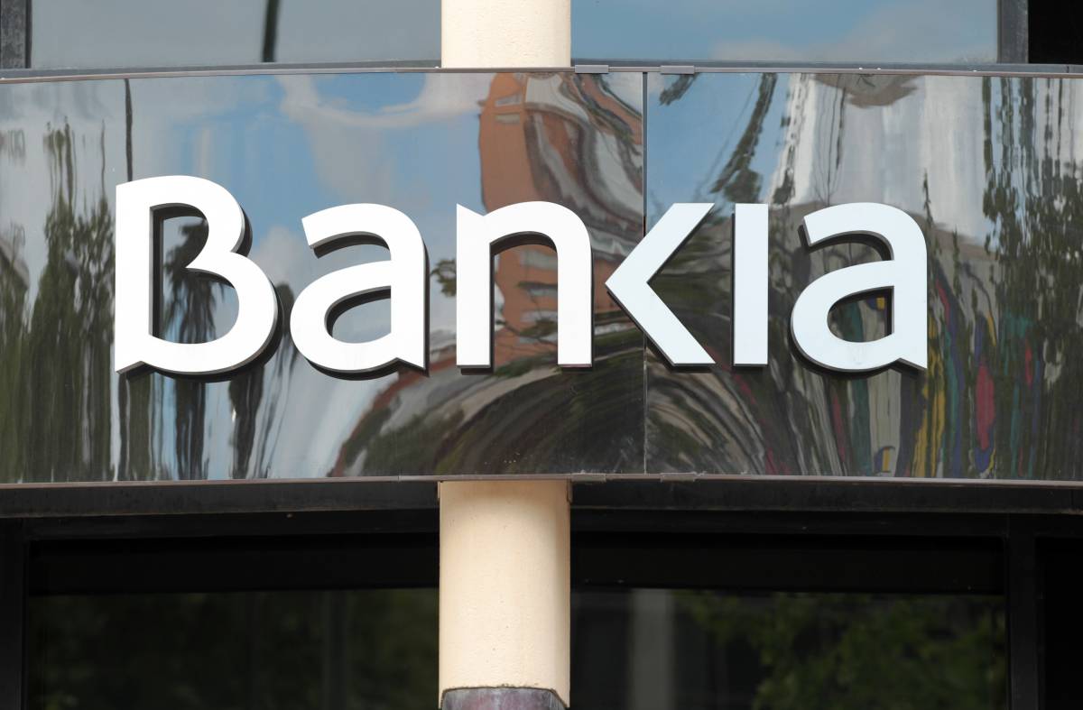 CaixaBank y Bankia formarán a 39.000 empleados en asesoramiento financiero