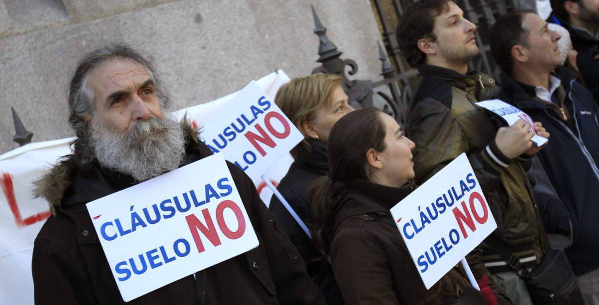 Los bancos no pagan las costas del juicio por 'suelo' si el cliente evitó negociar