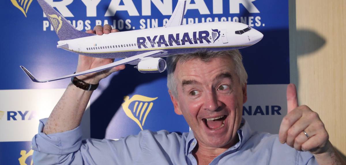 Los azafatos de Ryanair advierten de que si la empresa no negocia "habrá una gran huelga este verano"