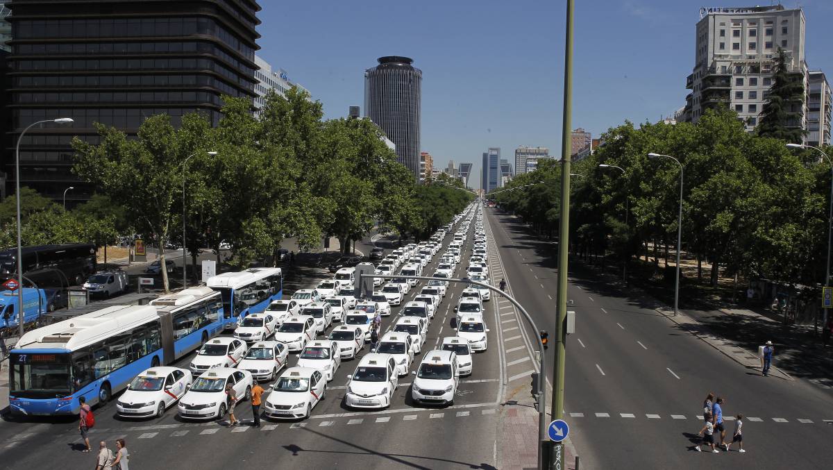 Los taxistas mantendrán la huelga al considerar "insuficientes" las medidas ofrecidas por Fomento