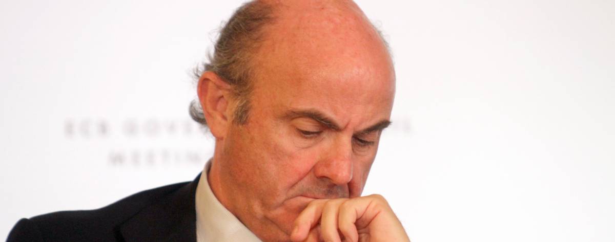 Guindos advierte que una docena de bancos debería reforzar capital tras el test de estrés