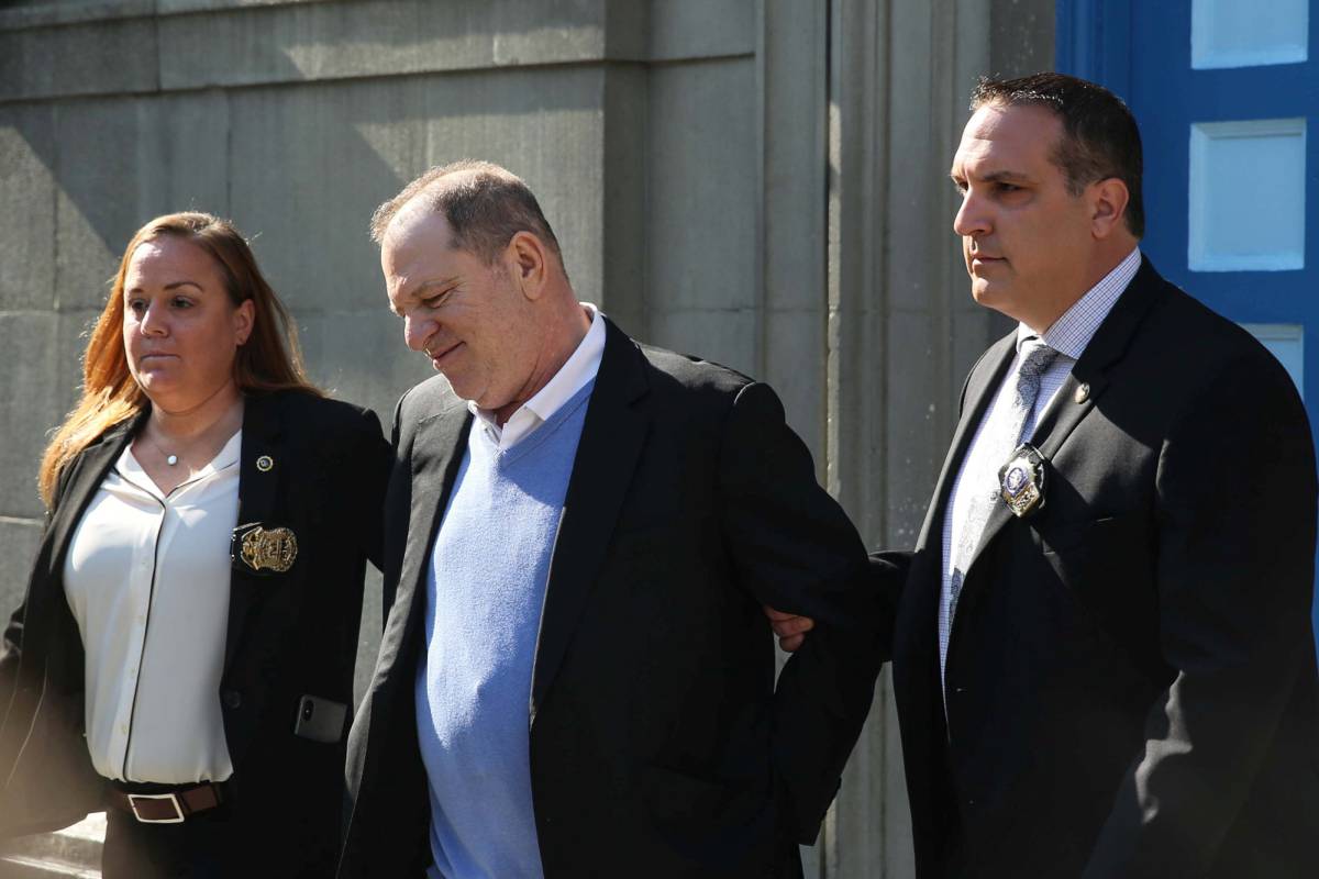 Diez millones de fianza a Weinstein tras entregarse a la policía