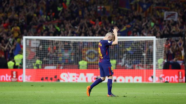 Iniesta anuncia este viernes que deja el Barça