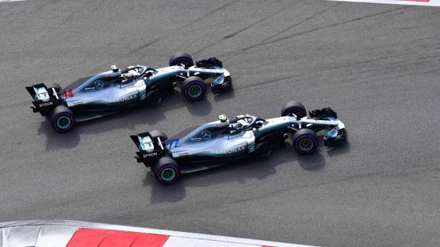 Hamilton empequeñece a Vettel