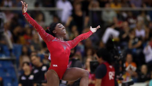 Simone Biles se despide con un oro, un bronce y otro récord