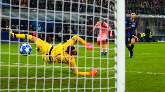 Al Barcelona le sobran las porterías en San Siro (1-1)