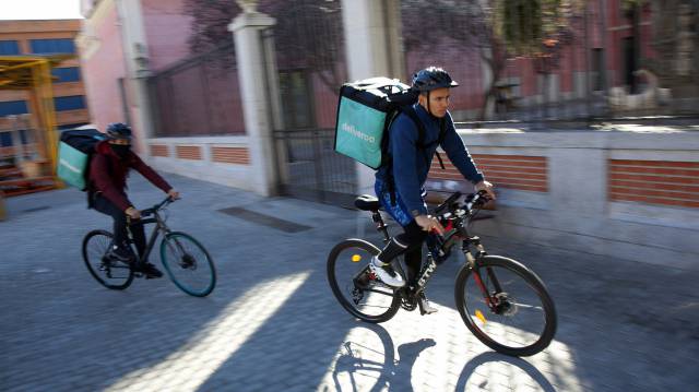 La Inspección de Trabajo asesta otro golpe al modelo laboral de Deliveroo