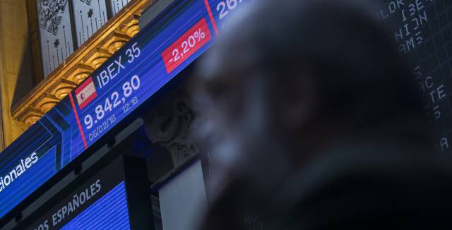 El Ibex cae un 2,5% arrastrado por la volatilidad en Wall Street