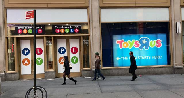 La crisis de Toys 'R' Us: la deuda y los rivales derrotan al gigante del juguete