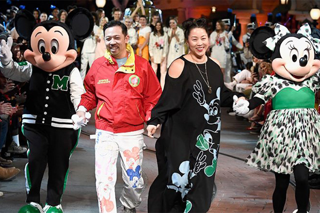 La 'disneyficación' de la moda: por qué nos fascina Mickey aunque seamos adultos