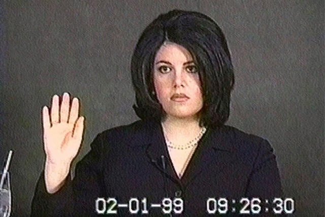 Monica Lewinsky: la mancha del vestido de la becaria era el machismo de los 90