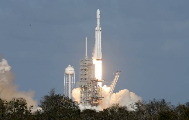 SpaceX lanza el cohete más potente del mundo