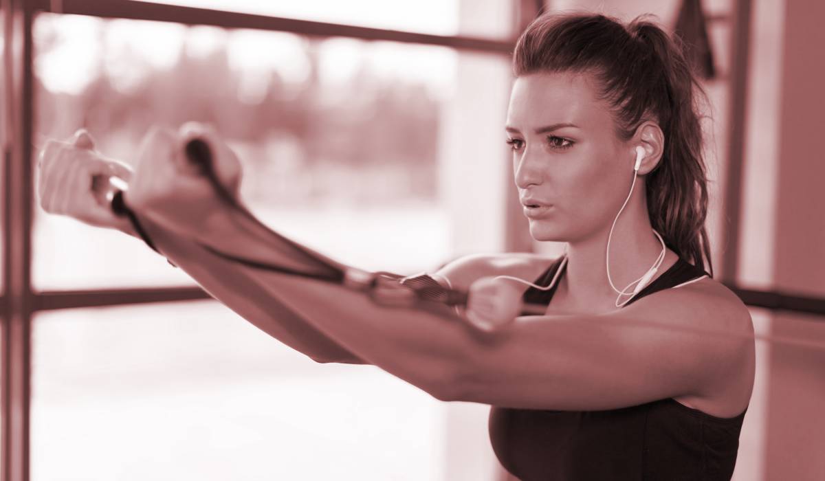 La máquina que te estás saltando en el gimnasio y que te dejaría unos hombros increíbles