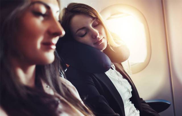 Almohadas ergonómicas y otros artículos para viajar