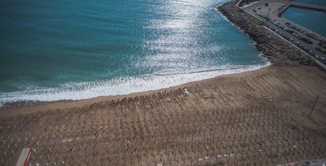 A temporary beach cemetery in Valencia, to mark 739 women killed