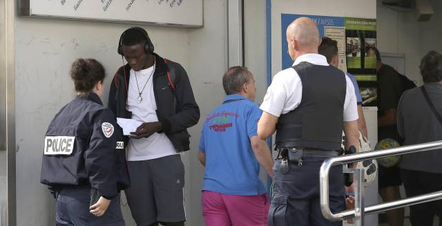 Migrants left stranded in Basque Country as France steps up border controls