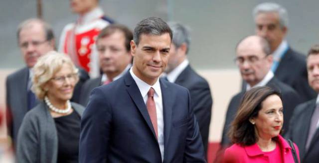 Prime Minister Pedro Sánchez booed at military parade, with calls for 