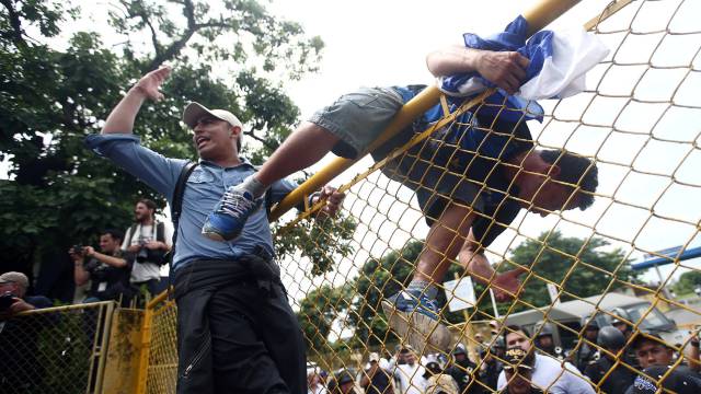 La caravana de migrantes entra en territorio mexicano rumbo a EE UU