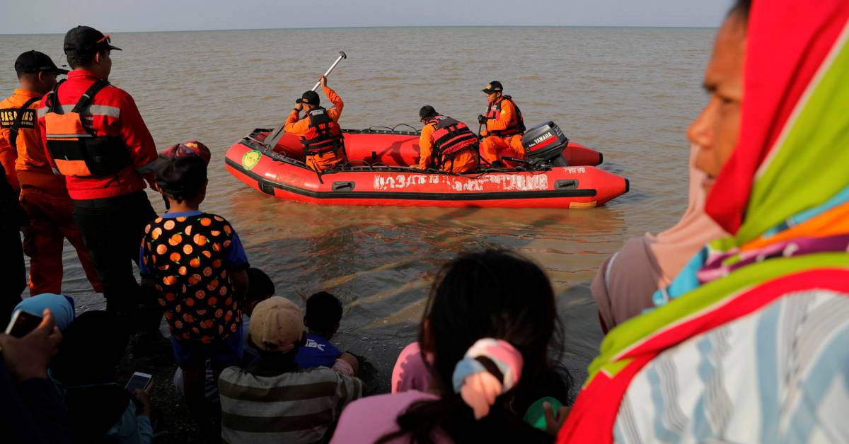 Un avión se estrella en Indonesia con 189 personas a bordo