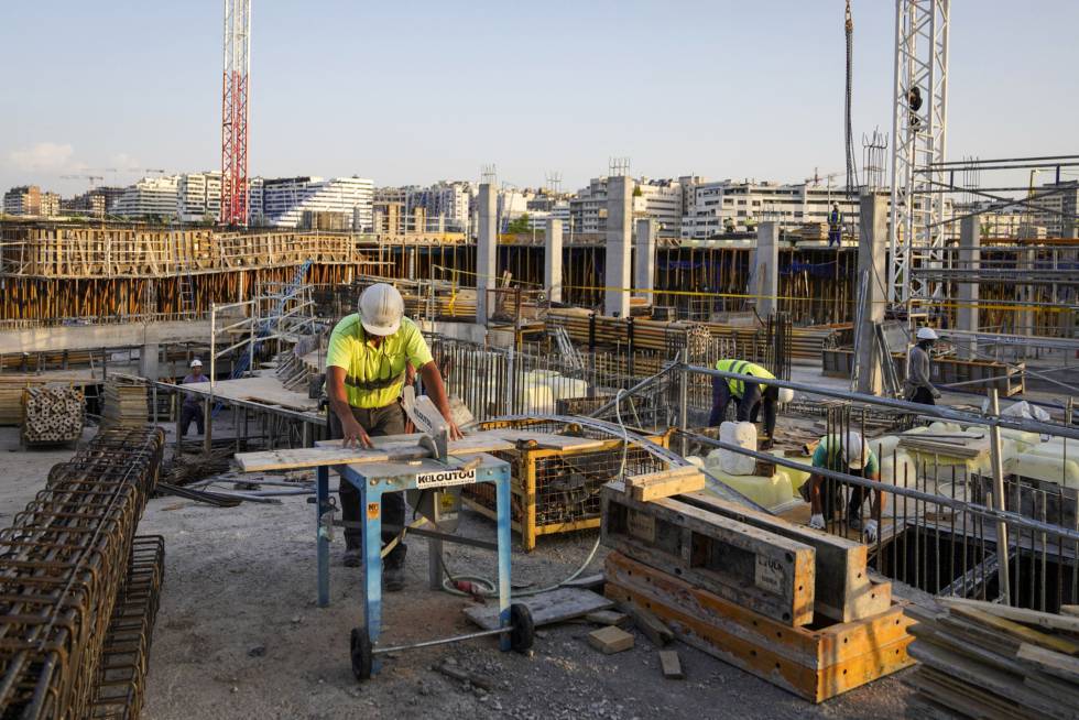 Obras en el barrio de Valdebebas de Madrid.