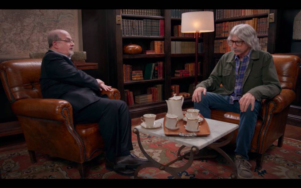 Salman Rushdie y Larry David con peluca y bigote