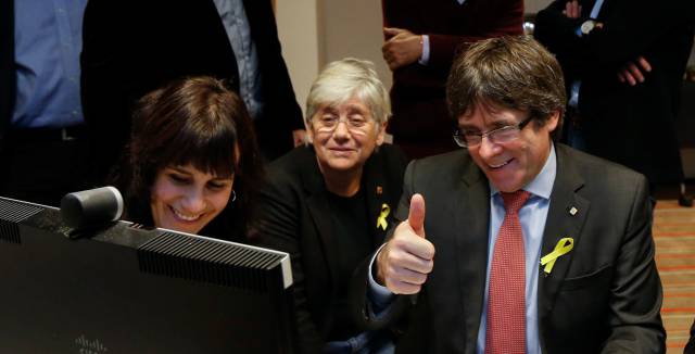 Catalan separatists spark viral response to satirical article on Puigdemont