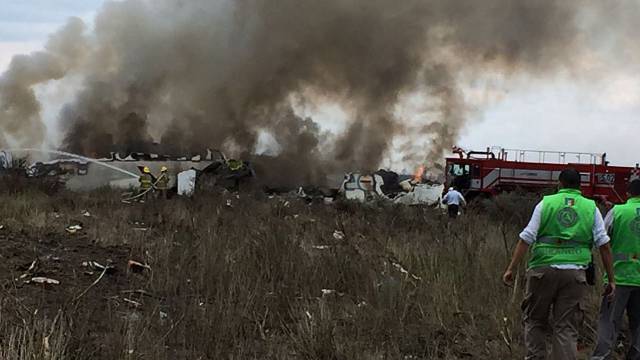 Un avión con 103 personas se desploma en México sin causar víctimas mortales