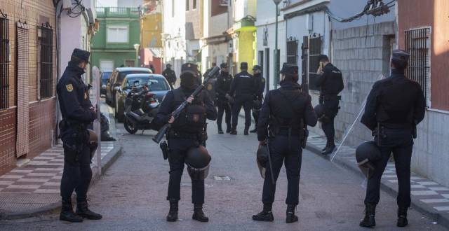 How drug gangs in Spain's La Línea are providing work for 3,000 people