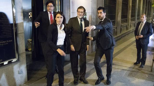 Rajoy pasa ocho horas en un restaurante durante el pleno de la moción