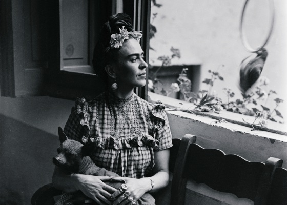 Frida Kahlo en La Casa Azul en 1944. No tenía idea que hordas de turistas visitarían su hogar algún día