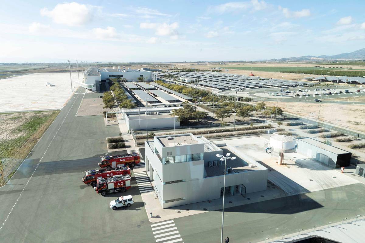 Aena toma el aeropuerto de Murcia con un litigio de 70 millones con Sacyr