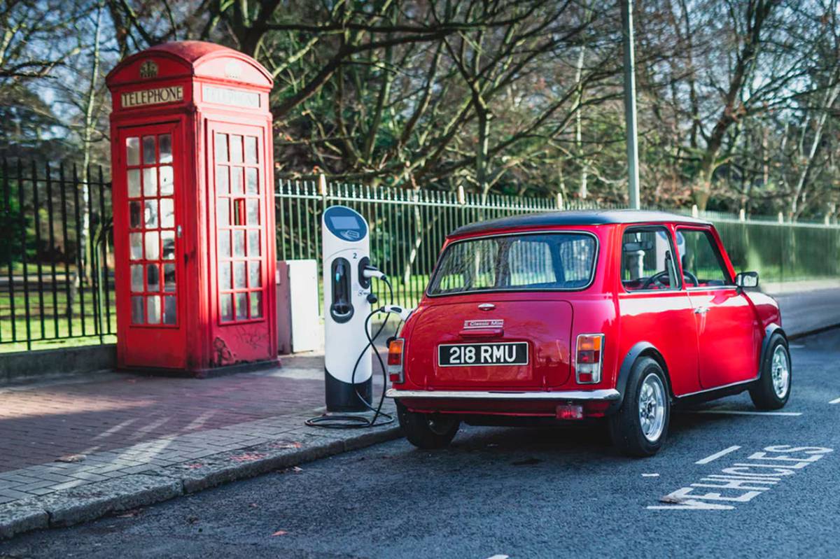 Así es la versión eléctrica del Mini clásico, que vale lo mismo que un Tesla Model S