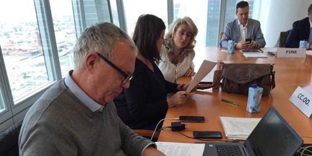 Patronal y sindicatos pactan el registro de jornada para los empleados de banca