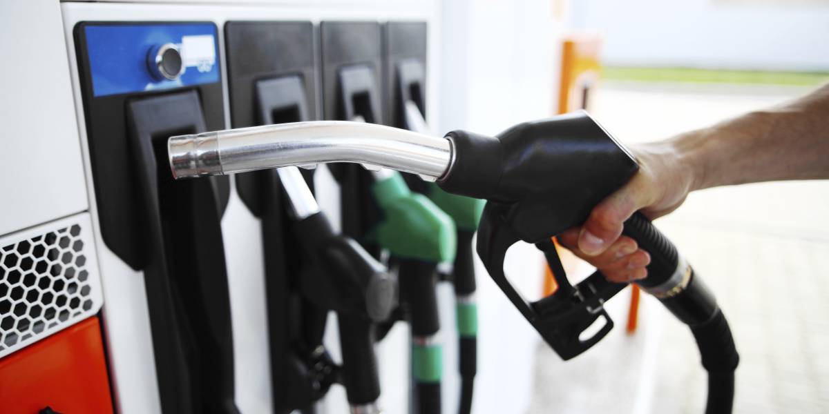 El precio de la gasolina se anota la mayor subida en una década