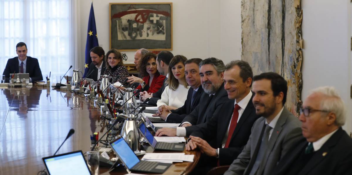 El Gobierno aprueba el alza del 2% del sueldo de los empleados públicos