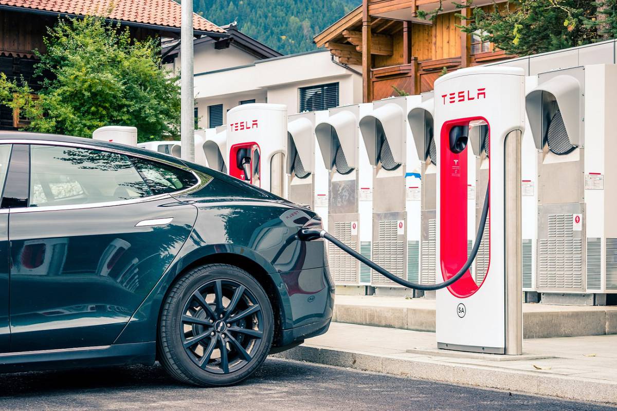 Los supercargadores Tesla ahora son más lentos en Europa, ¿por qué?