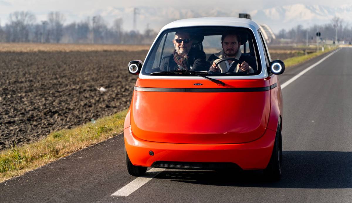 Microlino: así es el coche eléctrico sin puertas y faros en los retrovisores