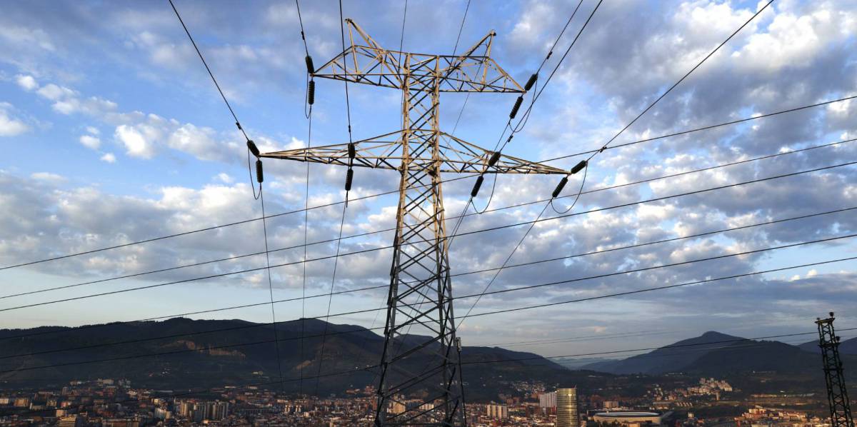 El precio de la luz baja un 9,33% este jueves, pero sigue por encima de los 200 euros