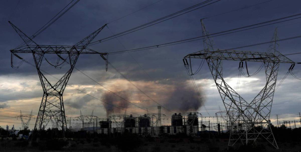 Los retrasos en la facturación de la luz provoca un agujero en la caja de las eléctricas