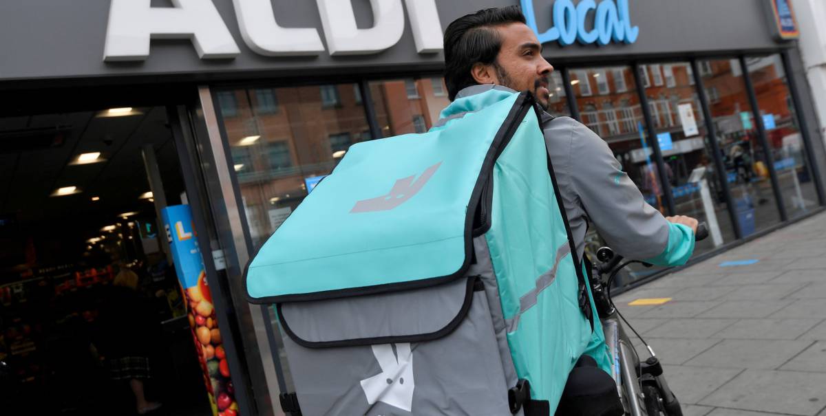 Deliveroo despide a casi 4.000 trabajadores y dejará España el 29 de noviembre