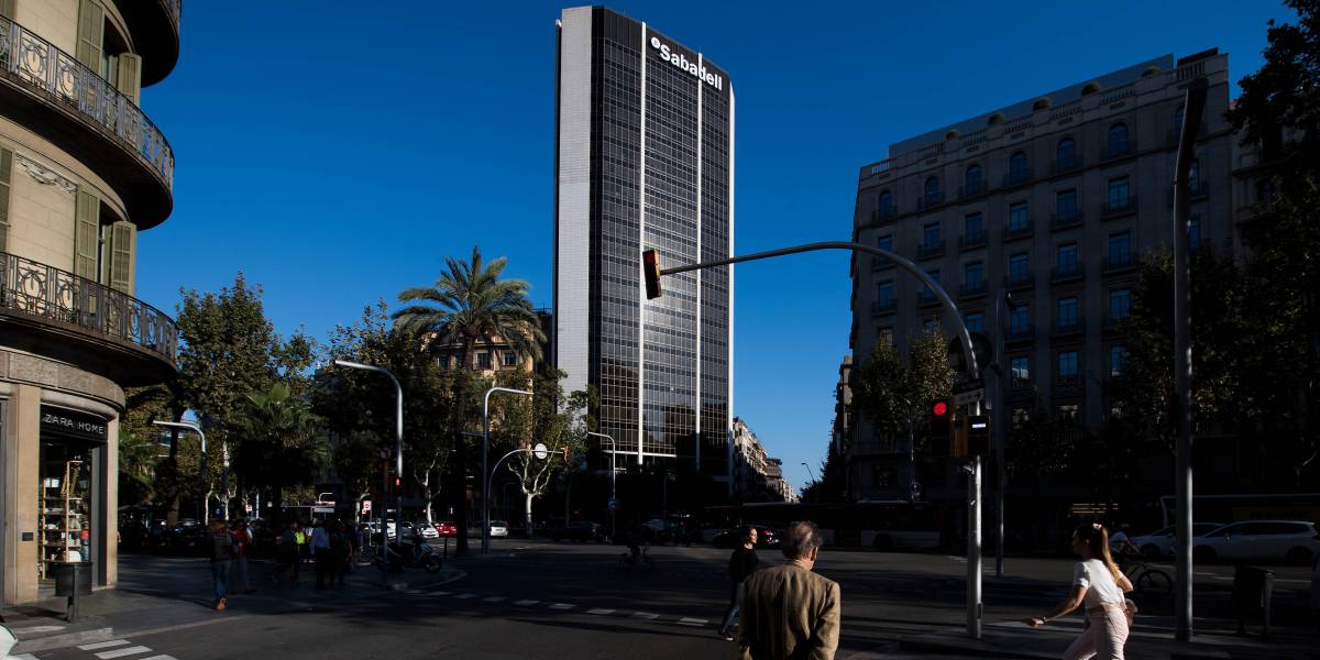 Sabadell busca comprador para su icónica torre la Diagonal de Barcelona