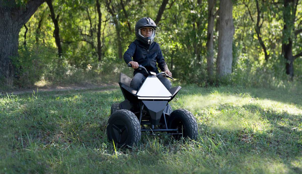 Llega el Cyberquad de Tesla para niños mayores de 8 años