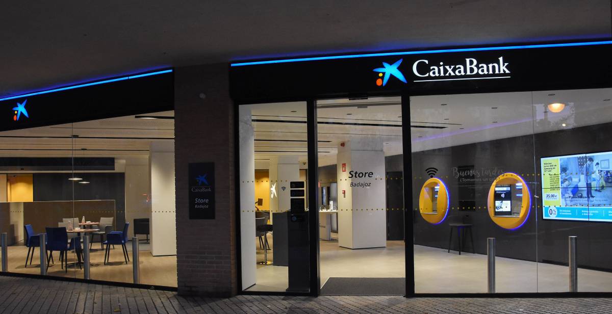 CaixaBank eliminará los límites horarios en caja para mejorar la atención a los mayores