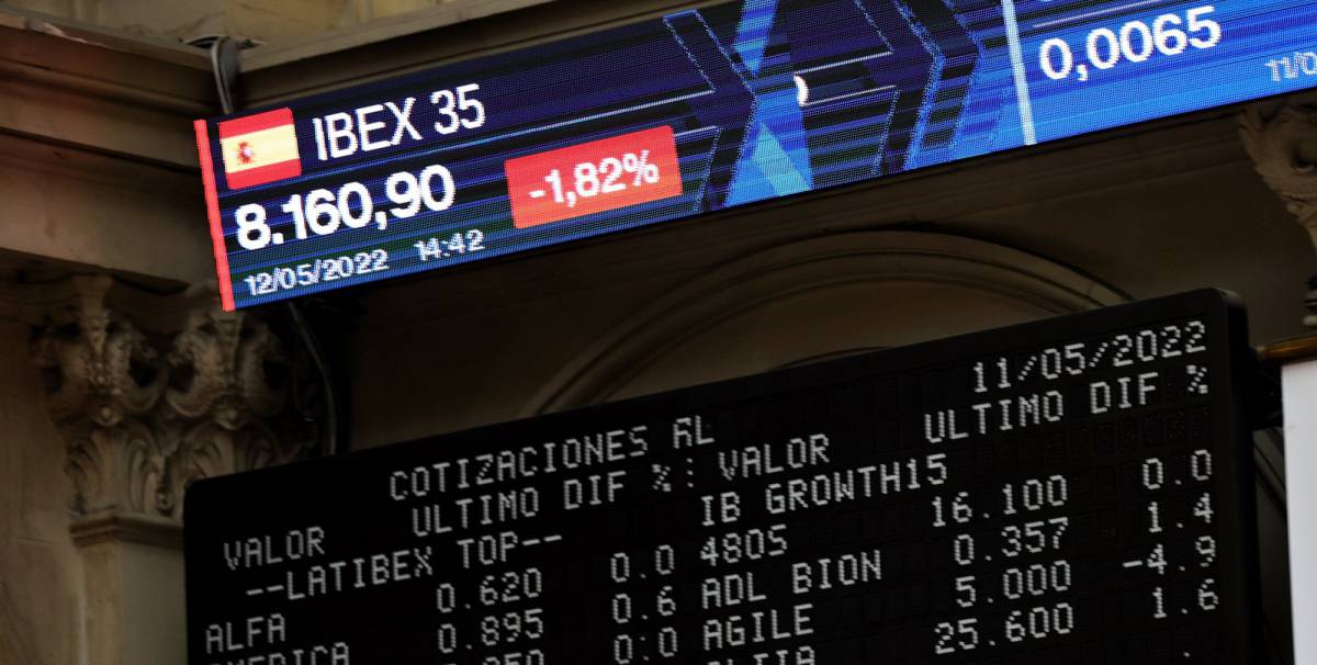 El Ibex pone fin a cuatro semanas a la baja y recupera los 8.300 puntos