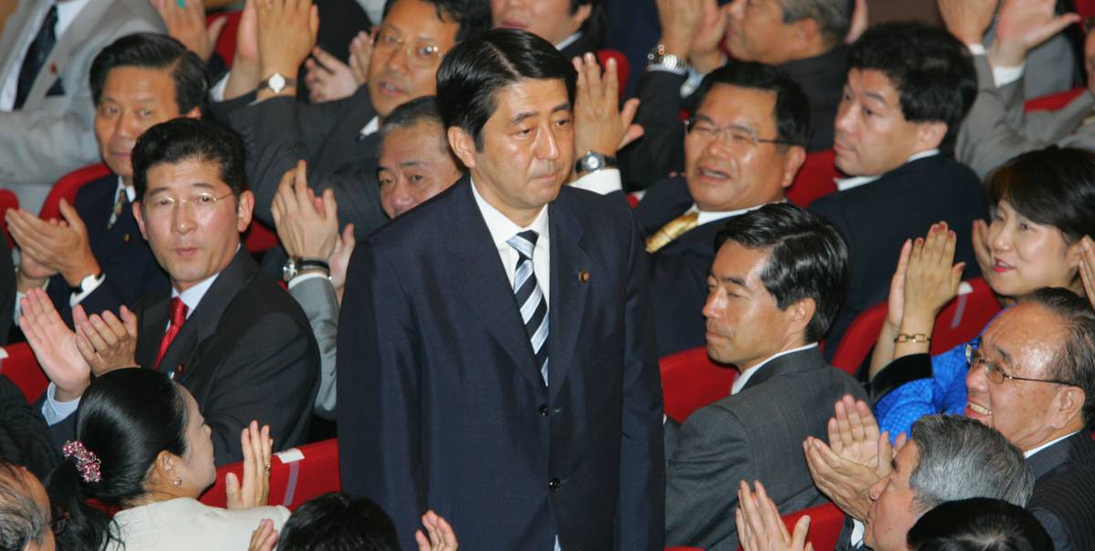 Las 'Abenomics' de Shinzo Abe: políticas heterodoxas que cambiaron la historia de Japón