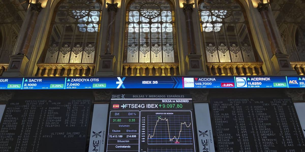 El Ibex retrocede un 0,4% y logra mantener los del 8.000 puntos