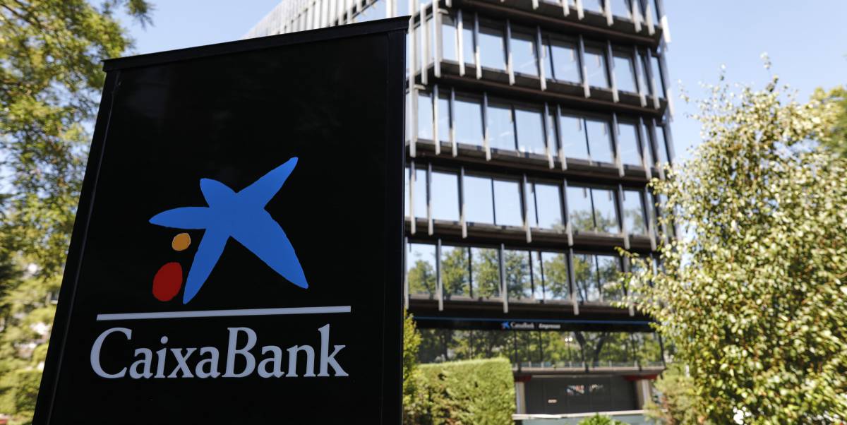 Sabadell, Bankinter y CaixaBank caen el 8% por el nuevo gravamen a la banca