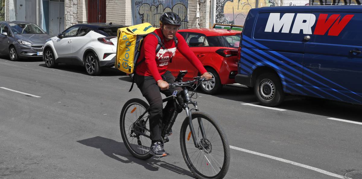 Trabajo multa a Glovo con 79 millones y regulariza a 10.600 de sus trabajadores